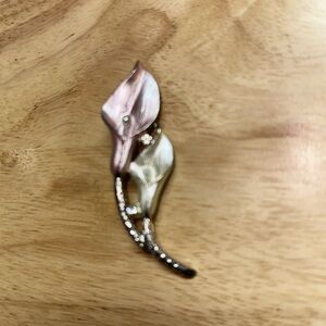 Premier Designs Calla Lily Brooch Lapel Pin Pink & White‎